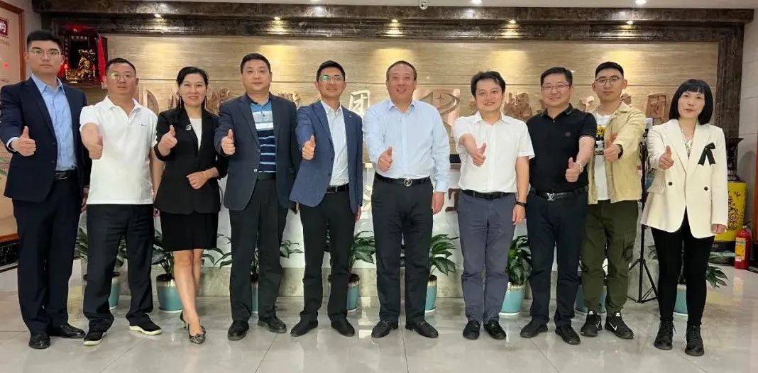 熱烈歡迎當(dāng)陽市副市長、工商聯(lián)主席鄧星一行蒞臨我司！